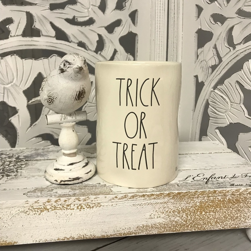 Rae Dunn Ceramic Halloween Candle “Trick or Treat”, Smoked Vanilla, Mummy Face
